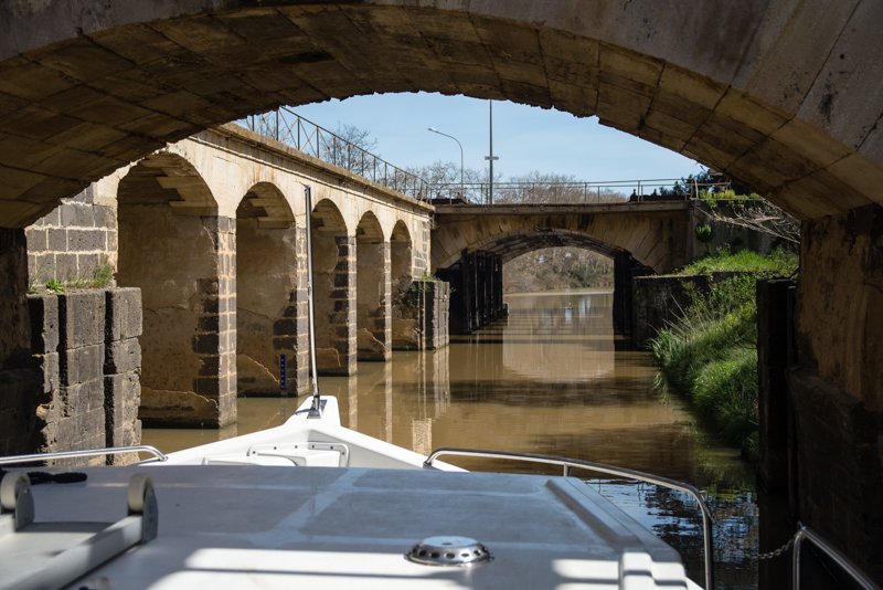 Na Canal du Midi rzeka Libron