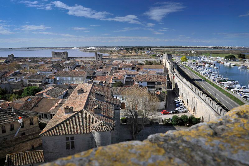 Aigues-Mortes Francja region Camargue widok z murów