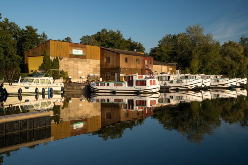 Scey-sur-Saone Burgundia - port