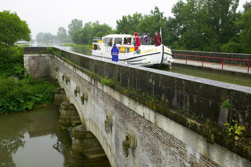 Saint Florentin Canal de Bourgogne wakacje na barce