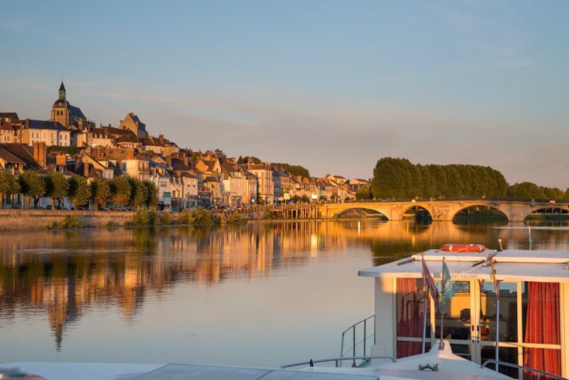 Joigny Burgundia wakacje na barce