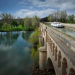 Beziers akwedukt Canal du Midi wakacje na barce