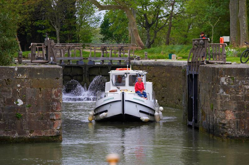 Canal du Midi śluza wakacje na barce