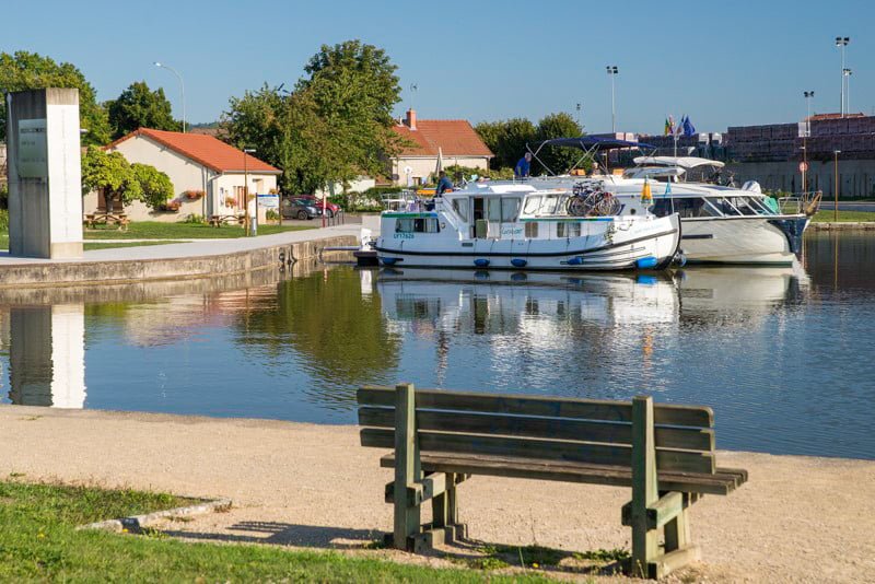 Chagny port barka wakacje Burgundia