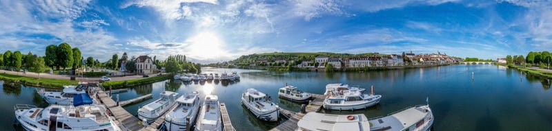 Joigny port barki Burgundia wakacje na barce