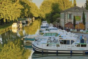 Baza w Bram na Canal du Midi