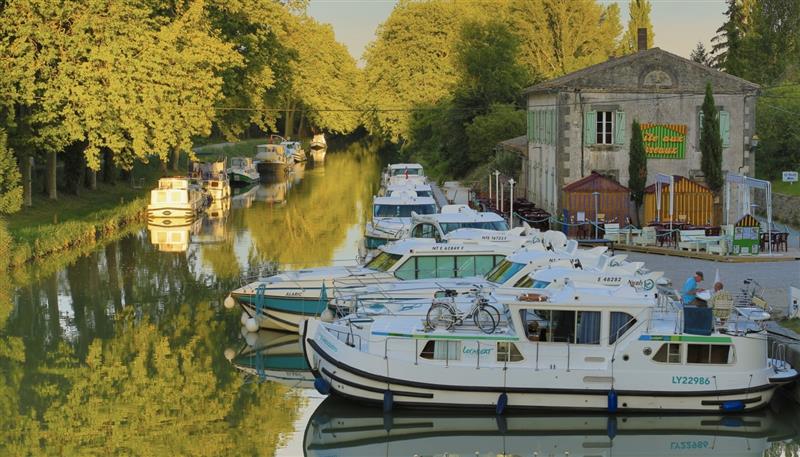 Baza w Bram na Canal du Midi