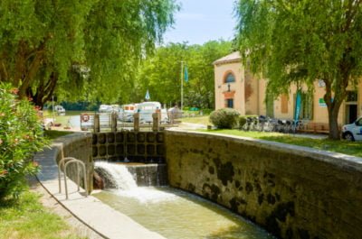 Canal du Midi śluza Negra i baza firmy Locaboat