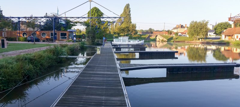 Dompierre-sur-Besbr port barki Locaboat