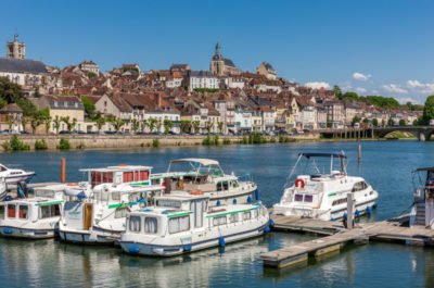 joigny widok z portu na miasto