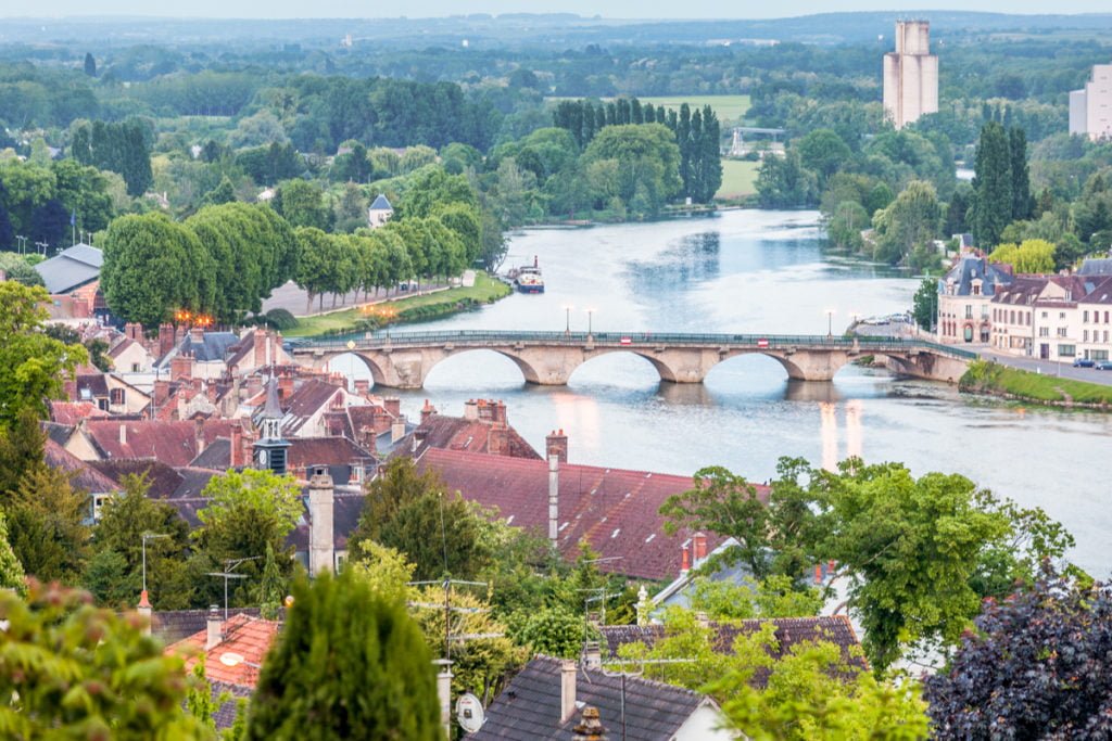 widok na rzekę Yonne Joigny