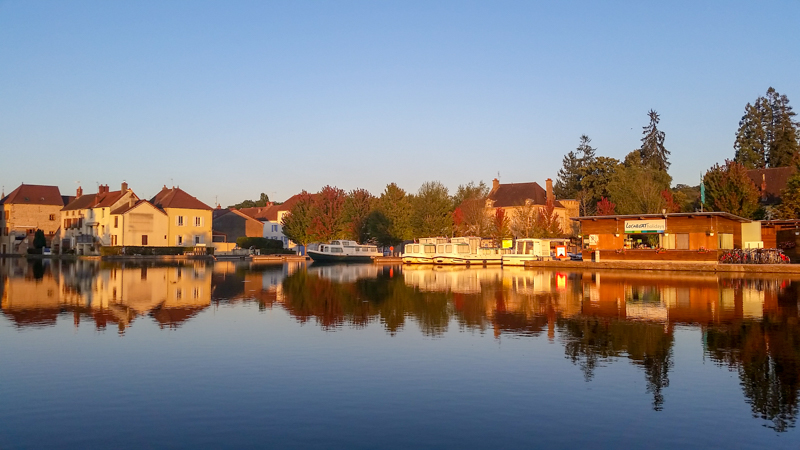 Baza locaboat w Saint Leger sur Dheune