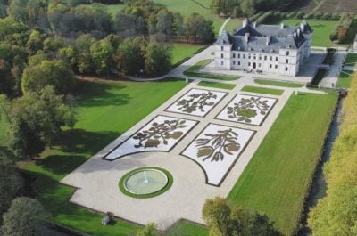 Zamek Ancy le Franc widok na ogród
